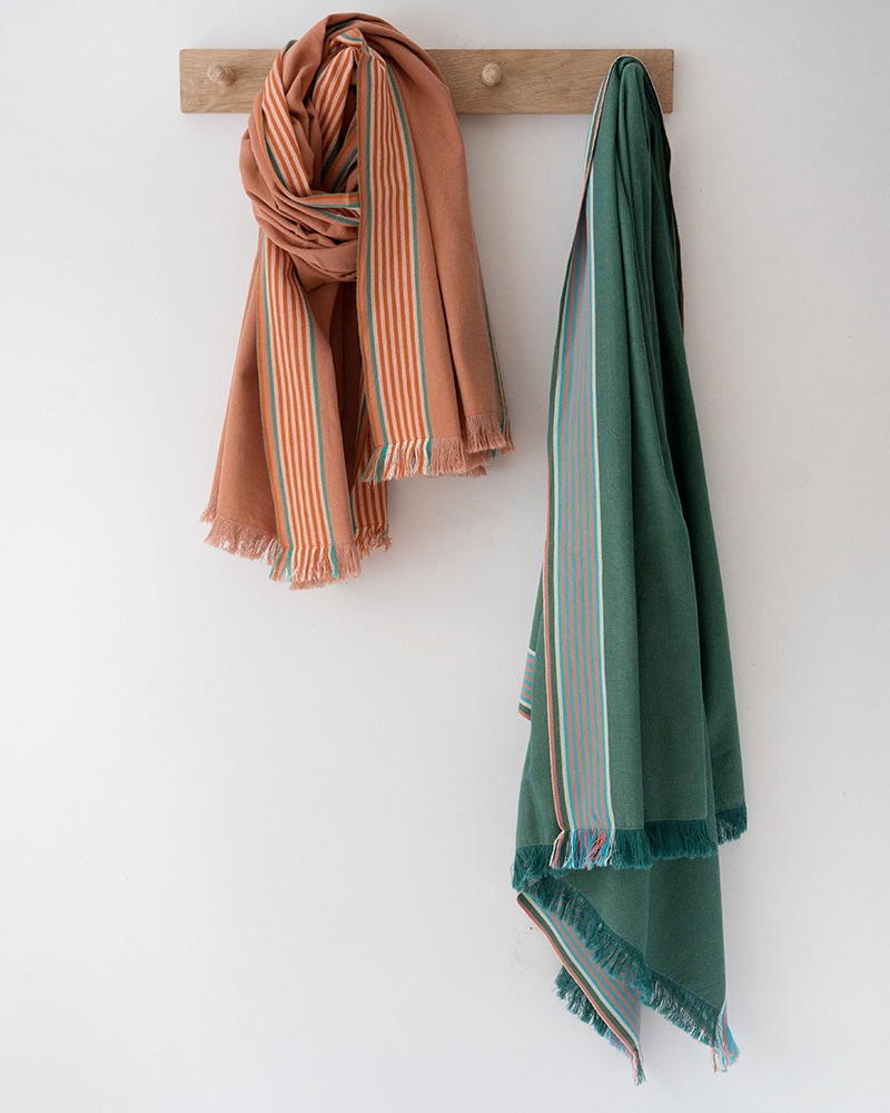 Mungo Ruti Kikoi. Pure cotton scarf, shawl or wrap woven at the Mungo Mill in South Africa
