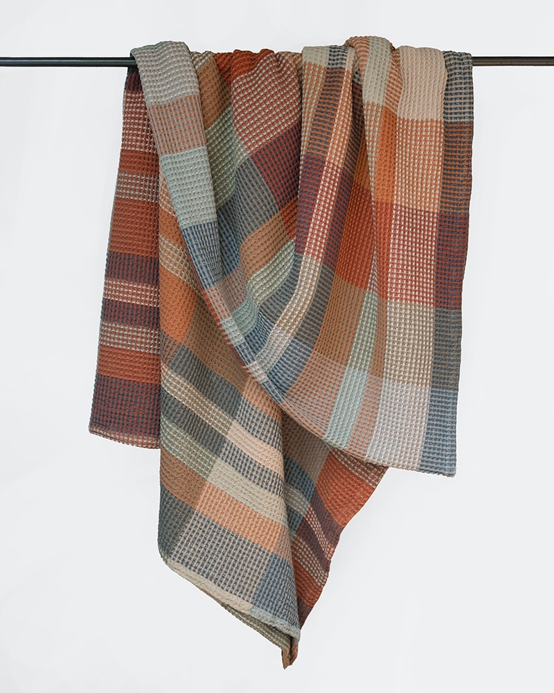 Mungo Cedarwood Vrou Vrou blanket. Woven blankets made with 100% cotton in South Africa.