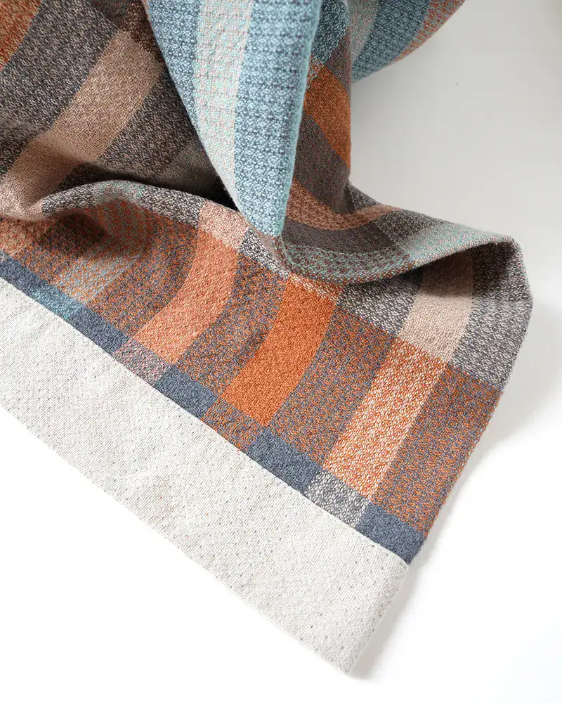 Duo Blanket edge finish detail