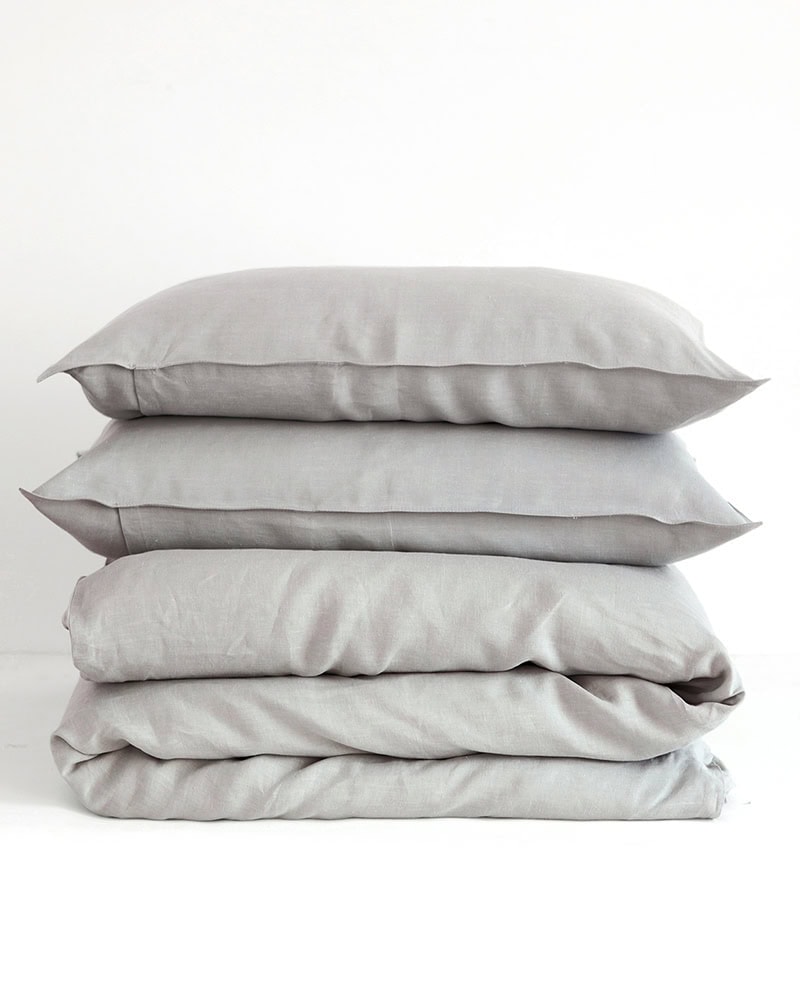 Mungo_Argento_Pillow_Stack_IMG_9894